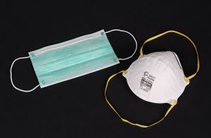 «Κρας-τεστ» μεταξύ των διαφορετικών υφασμάτων που χρησιμοποιούνται στις μάσκες προσώπου