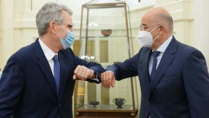 Συνάντηση Δένδια με αμερικανό πρέσβη – Στο επίκεντρο οι τουρκικές προκλήσεις