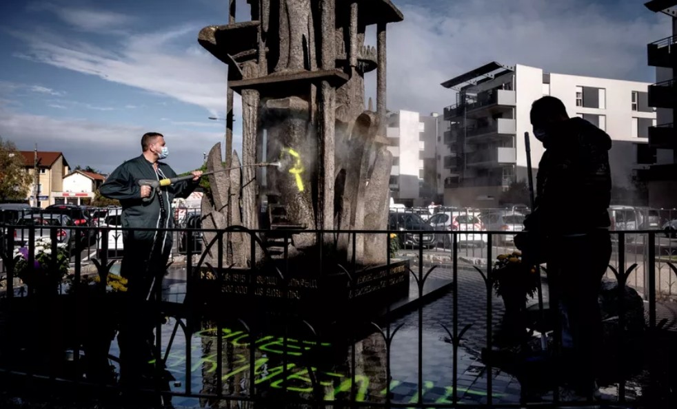 Γαλλία: Άγνωστοι έγραψαν φιλοτουρκικά συνθήματα στο μνημείο της γενοκτονίας των Αρμενίων