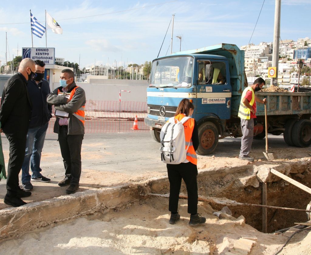 Αυτοψία από τον Γιάννη Μώραλη στα έργα ανάπλασης στο Μικρολίμανο