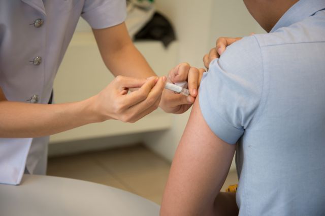 Γερμανία: Θα προμηθευτεί έως και 100 εκατ. δόσεις εμβολίου – Ο στρατός θα αναλάβει τη φύλαξη του