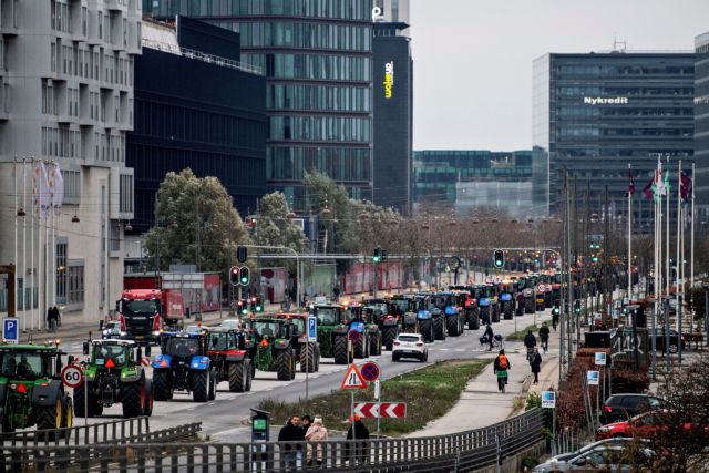 Κοροναϊός – Δανία: Διαμαρτυρία εκτροφέων βιζόν με τρακτέρ στους δρόμους της Κοπεγχάγης