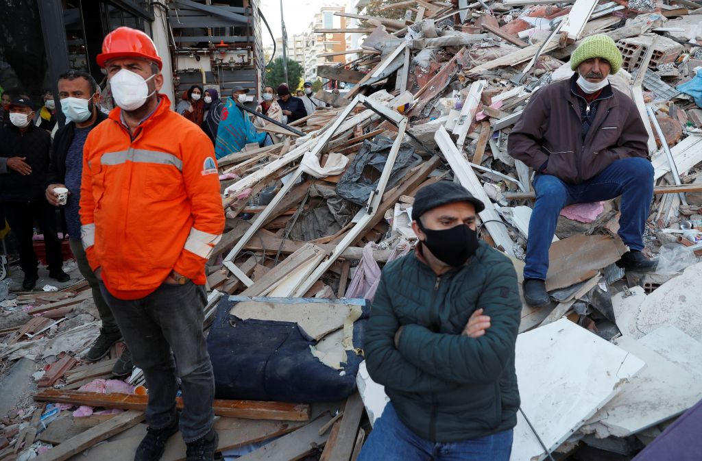 Τουρκία : Τουλάχιστον 42 οι νεκροί και σχεδόν 900 οι τραυματίες εξαιτίας του σεισμού