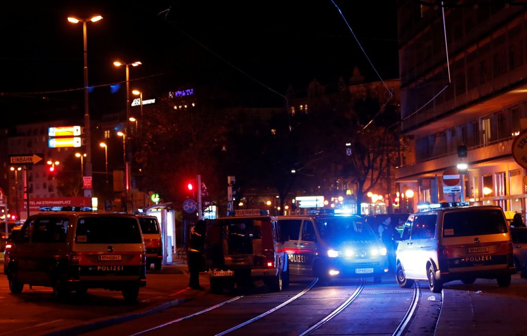 Υπουργός Εσωτερικών Αυστρίας : Επιθέσεις από πολλούς τρομοκράτες στη Βιέννη