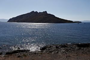 Ρόδος: Βρέθηκε νεκρός δίπλα σε ημιβυθισμένο σκάφος που μετέφερε 12 μετανάστες