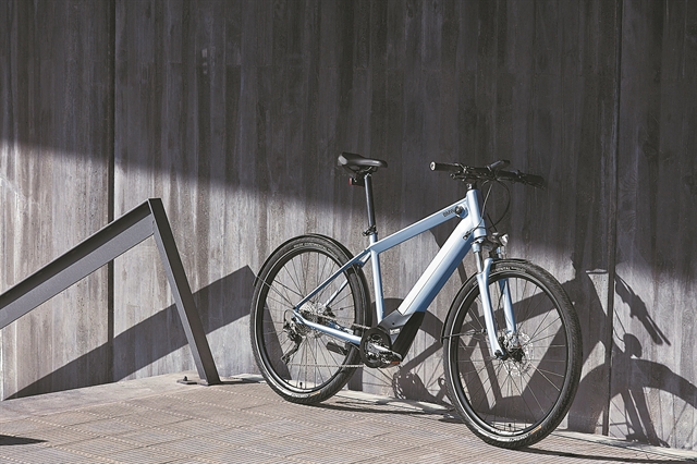 Ποντάρει και στα ποδήλατα η BMW