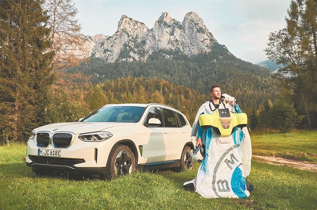 Η BMW πάει… πετώντας