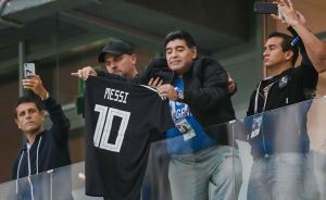 Συγκινεί το μήνυμα του Μέσι στον Μαραντόνα