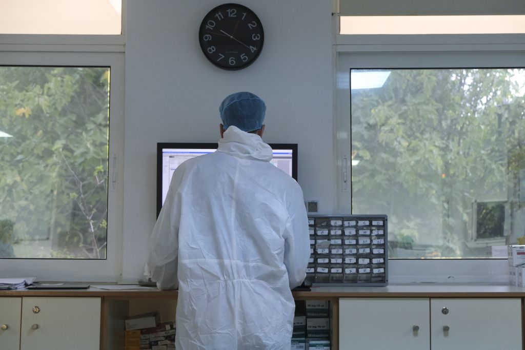 ΠΟΕΔΗΝ : Στη ΜΕΘ τέσσερις εργαζόμενοι σε νοσοκομεία που ήταν στην πρώτη γραμμή