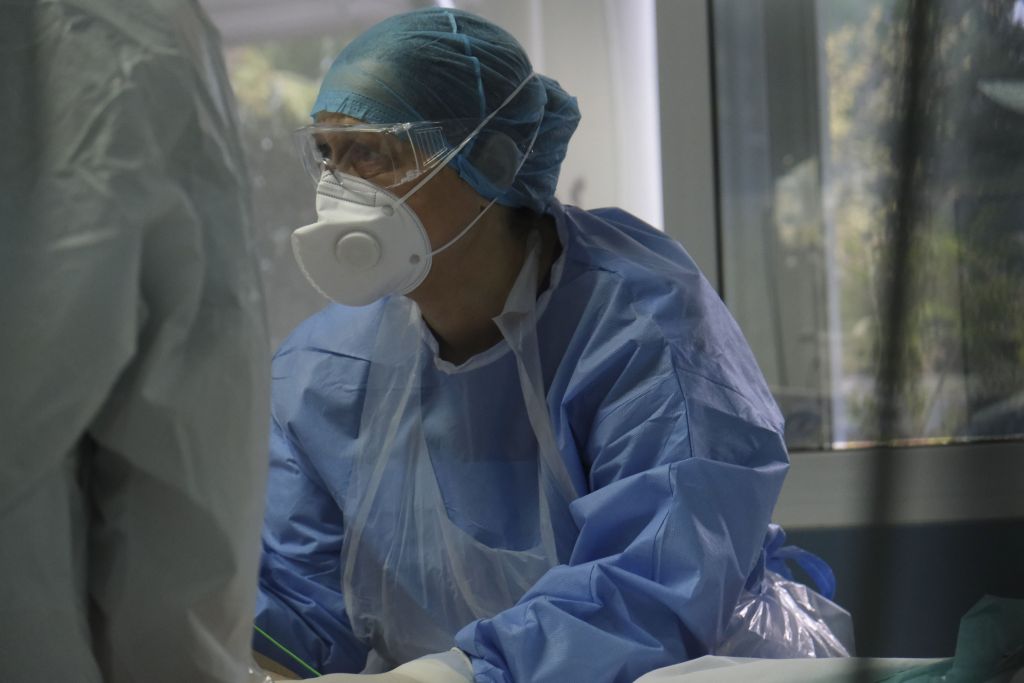 Κοροναϊός : 1.498 νέα κρούσματα και 103 θάνατοι – Στους 540 οι διασωληνώμενοι