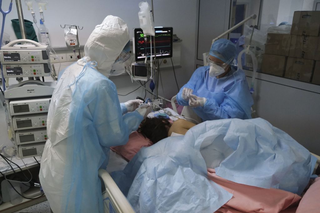 Κοροναϊός : 1.490 νέα κρούσματα και 41 θάνατοι – Στους 239 οι διασωληνωμένοι