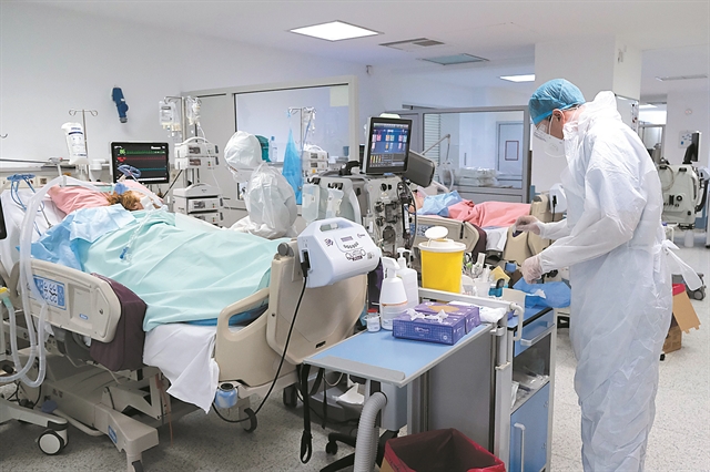 Αυξήθηκαν οι νοσηλείες λόγω της Ομικρον 2