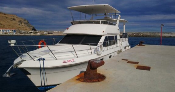 Άνδρος : Τουρκική θαλαμηγός συνδέεται με τους 42 μετανάστες που βρέθηκαν στην Κάρυστο