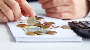 Οφειλές : Νέα ρύθμιση χρεών σε 12 ή 24 δόσεις