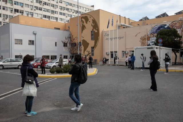 Κοροναϊός : «Στερεύει» από ΜΕΘ η Θεσσαλονίκη – Μεταφέρουν ασθενείς σε ιδιωτικές κλινικές