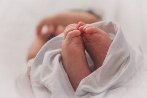 Φθιώτιδα: Μωράκι ενός έτους έπεσε από ύψος