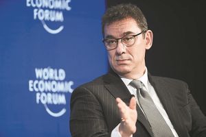 «Η πολιτικοποίηση του ιού ενισχύει το αντιεμβολιαστικό κίνημα»