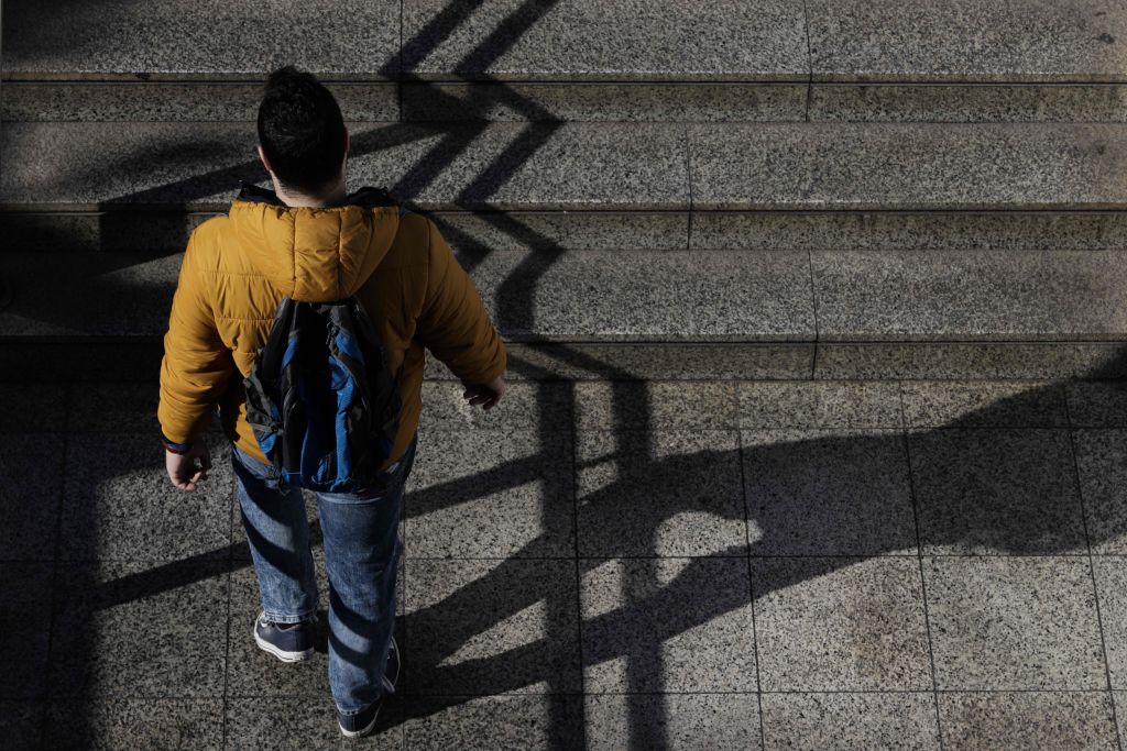 Μισός φόρος για όσους επιστρέφουν να εργαστούν στην Ελλάδα