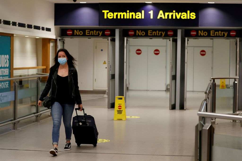 Κοροναϊός : Η Βρετανία βάζει σε καραντίνα όσους ταξιδέψουν από την Ελλάδα
