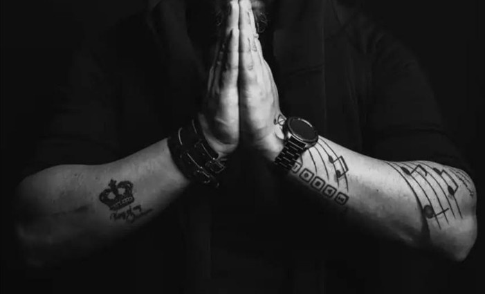 Κοροναϊός: Πώς έχασε τη μάχη με τον φονικό ιό ο 39χρονος ντι τζέι μετά από 21 ημέρες νοσηλείας