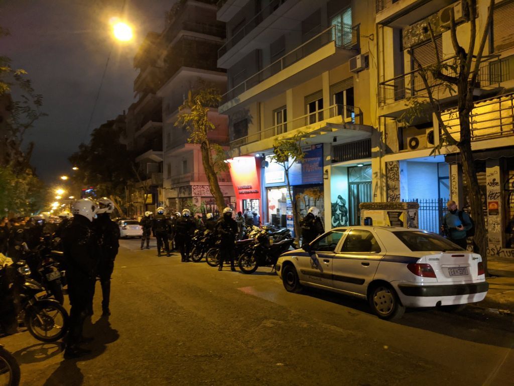 Πολυτεχνείο: Ένταση και προσαγωγές στην πλατεία Εξαρχείων