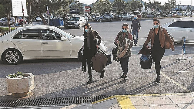 Η λεπτή κόκκινη γραμμή των Χριστουγέννων