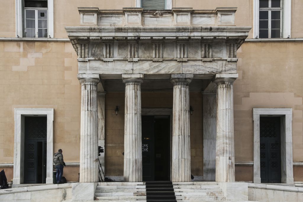 Δημοσκόπηση: Στο 15,9% το προβάδισμα της ΝΔ – Τι λένε οι πολίτες για τον κοροναϊό και τα μέτρα