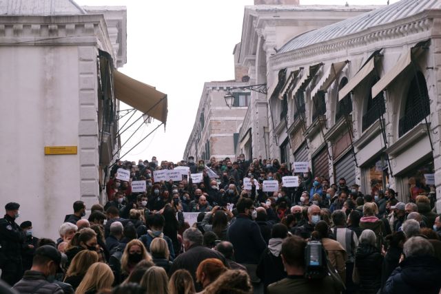 Κοροναϊός – Ιταλία : Τουλάχιστον 350 νεκροί και 30.000 κρούσματα