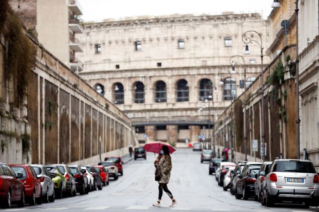 Κοροναϊός : Επιστρέφει ο εφιάλτης της περασμένης άνοιξης στον κόσμο – Χάος στα νοσοκομεία