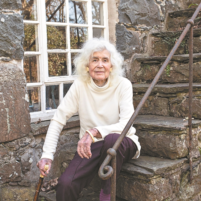 Η Τζαν Μόρις των ταξιδιών και των δύο ταυτοτήτων