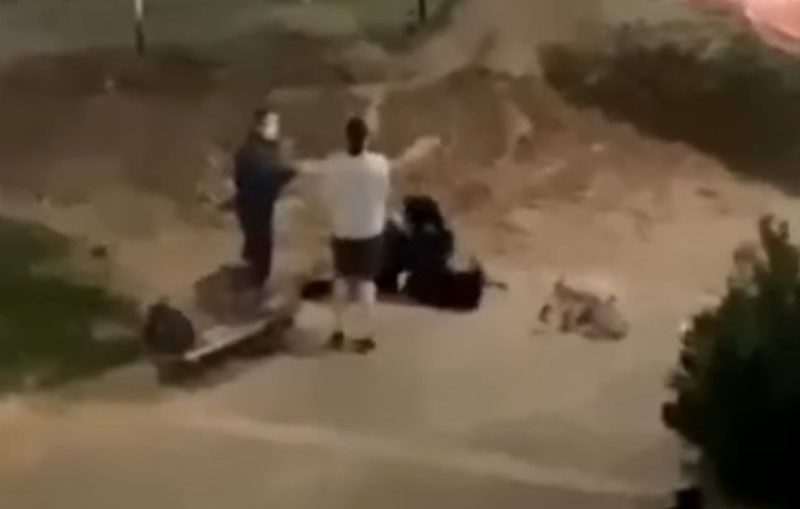 Καρδίτσα : Αστυνομικοί επιτίθενται σε ζευγάρι εφήβων στην πλατεία