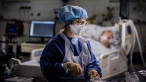 Δραματική αύξηση θανάτων και κρουσμάτων προκαλεί ανησυχία