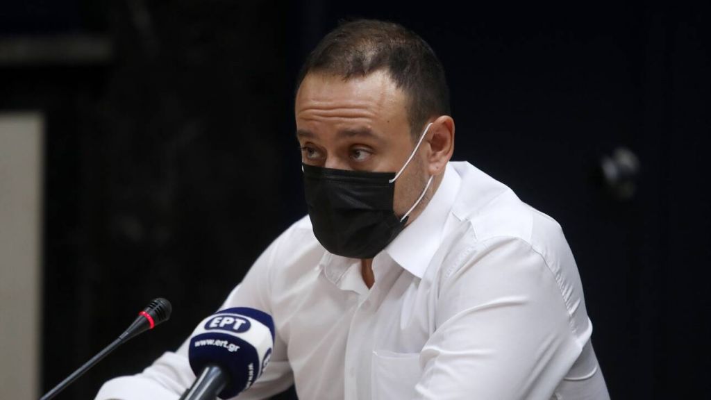 Μαγιορκίνης: H Eπιτροπή COVID-19, η κοινωνία, η οικονομία και το μαγικό «πολιτικό φίλτρο»