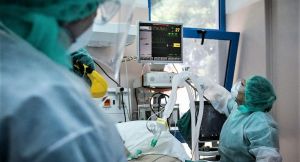 Κοροναϊός : Σοκ με 41 νεκρούς και 239 διασωληνωμένους – Οι περιοχές που «βράζουν»