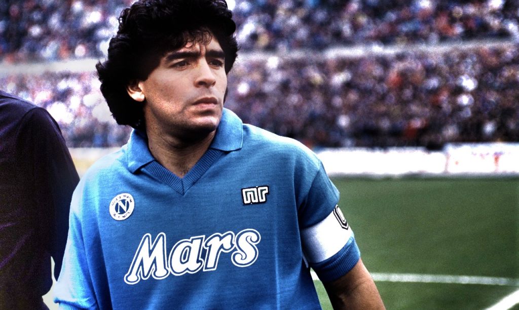 Μαραντόνα : Ο Θεός δεν μένει πια εδώ – Παγκόσμια θλίψη για τον μάγο του ποδοσφαίρου