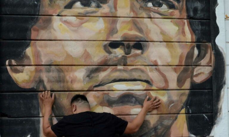 Μαραντόνα: Σπαρακτικές κραυγές κατά τη μεταφορά της σορού του