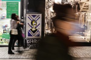 O κοροναϊός «άλωσε» τη χώρα – Δεκάδες νεκροί και διασωληνωμένοι