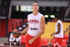 Ποκουσέφσκι: «Ένα μεγάλο ευχαριστώ σε όλους τους ανθρώπους του Ολυμπιακού»