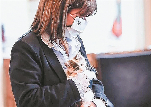 Η επίσημη και ο… ανεπίσημος