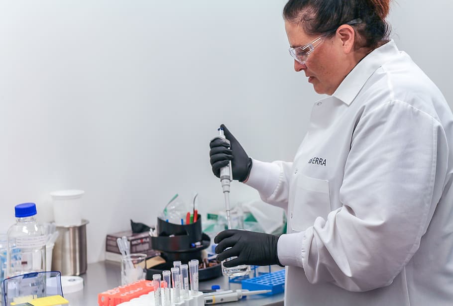 Covid-19 : Χάκερ της Ρωσίας και της Β.Κορέας υπέκλεψαν δεδομένα για τα εμβόλια