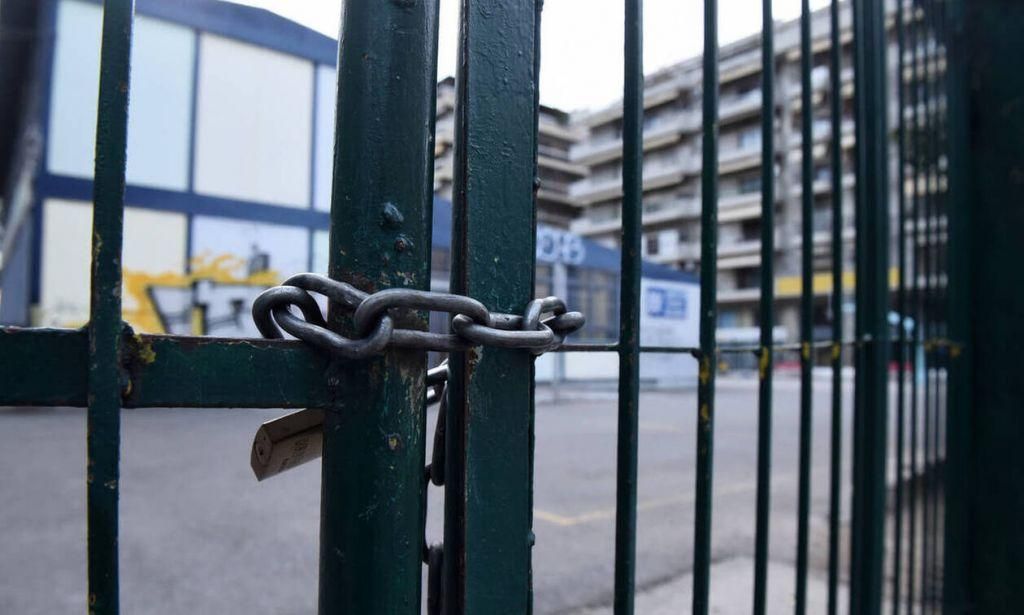 Εξαδάκτυλος στο MEGA: Πρόωρο το άνοιγμα των σχολείων στις 7 Δεκεμβρίου