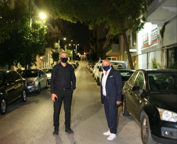 Πειραιάς : Αυτοψία του δημάρχου Γιάννη Μώραλη για το νέο δημοτικό φωτισμό στη Β΄ Δημοτική Κοινότητα