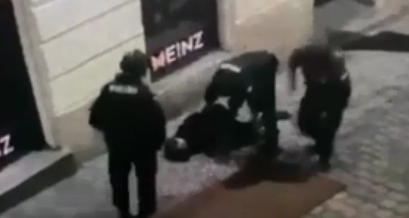Βιέννη : Ο δράστης εκτελεί άνδρα στη μέση του δρόμου