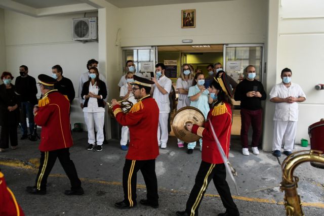 Κοροναϊός : Παραμονή Πρωτοχρονιάς χωρίς παιδικά κάλαντα και με αυστηρά τοπικά lockdown