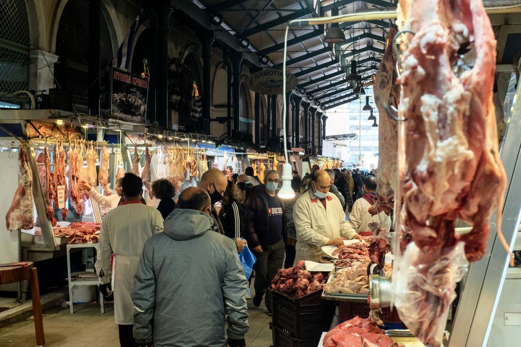 Αυξημένη κίνηση στην αγορά για τα τελευταία ψώνια