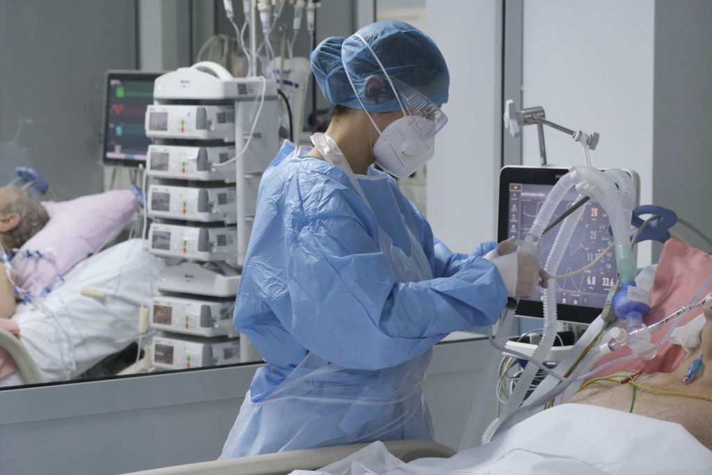Ανησυχητική η κατάσταση με τις κλίνες ΜΕΘ – Στα όριά του το σύστημα Υγείας