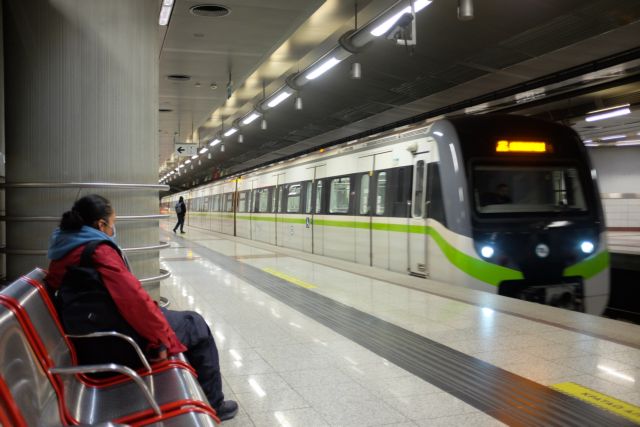 Μέσα μεταφοράς: Τι ώρα σταματούν τα τελευταία δρομολόγια την παραμονή της Πρωτοχρονιάς