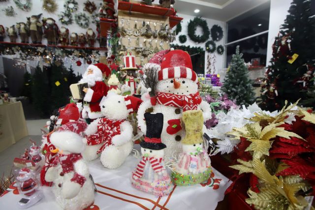 Ανοιξαν τα εποχικά καταστήματα: Πώς θα πάτε για αγορές – Τι ισχύει με ωράρια και SMS