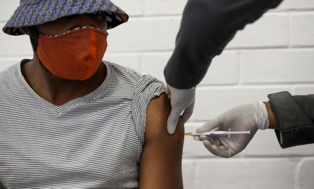 CDC : Ο κόσμος κινδυνεύει με «ηθική καταστροφή» αν η Αφρική λάβει εμβόλια με καθυστέρηση