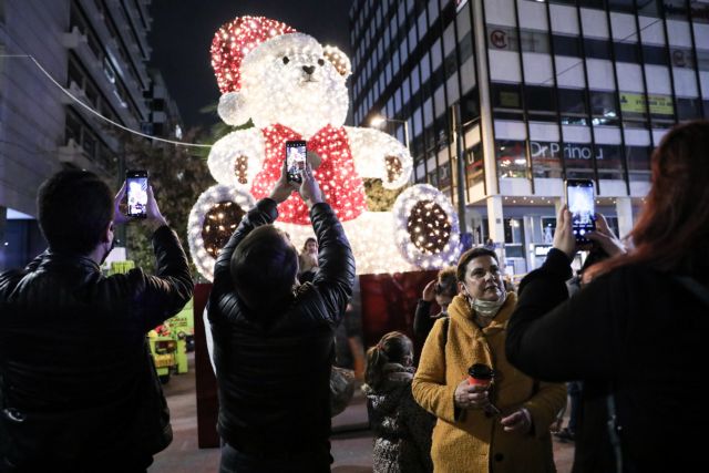 Κοροναϊός : Ανησυχία κυβέρνησης και ειδικών για έξαρση του ιού στις γιορτές – Αυστηροποιούνται οι μετακινήσεις